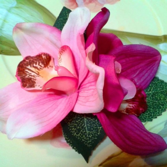 Hawaiian Silk Orchid Hair Clip - Picture 8 of 9